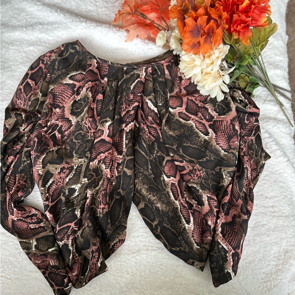 Sexy front and back slit python print long sleeve blouse Size Large